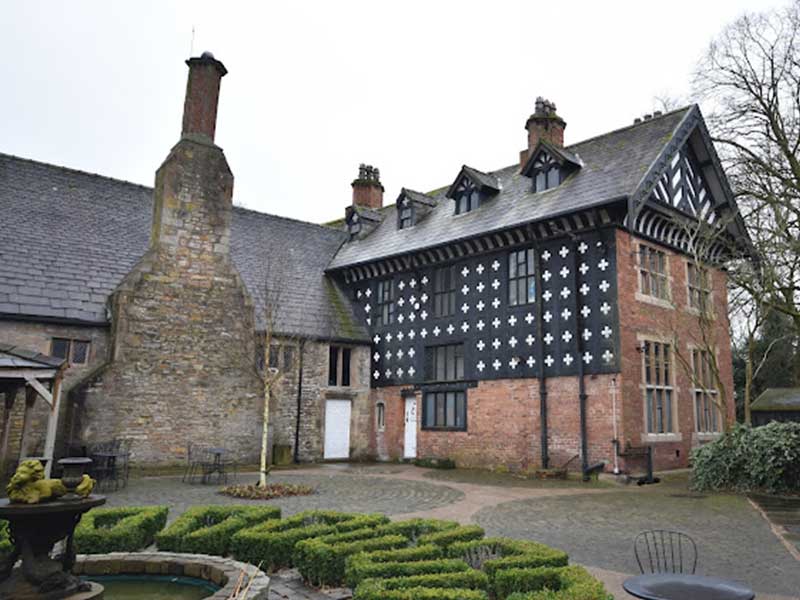 Samlesbury-Hall,-Preston,-Lancashire Samlesbury Hall, Preston, Lancashire, Haunted Hotels England
